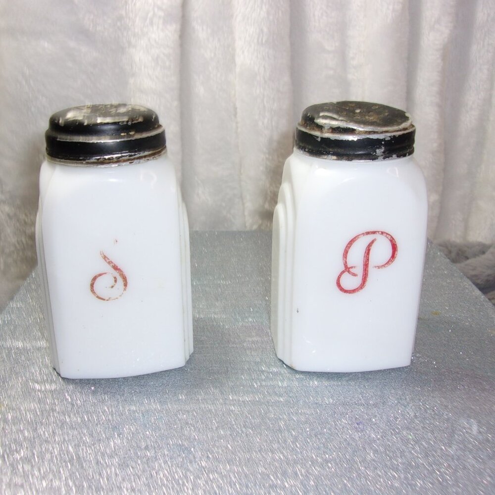 H-292 VINTAGE ROMAN ARCH CUSTARD GLASS SALT AND PEPPER SHAKERS